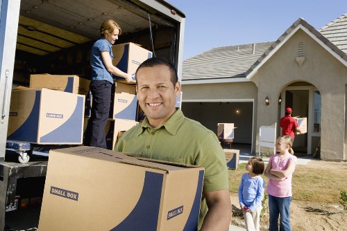 Local moving team handling delivery and access challenges in St Johns Wood